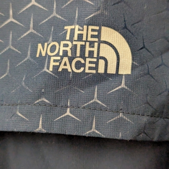 The North Face windbreaker in women's XL navy/coral pristine condition like new - Picture 10 of 16
